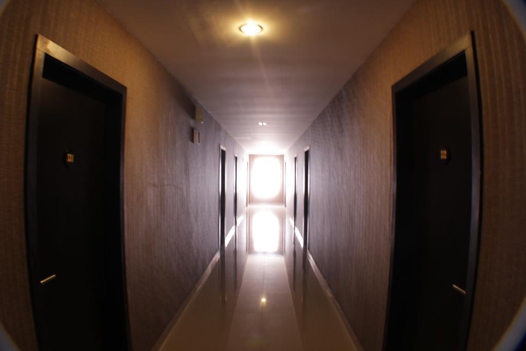 Grand Duta Hotel Palu Exterior photo