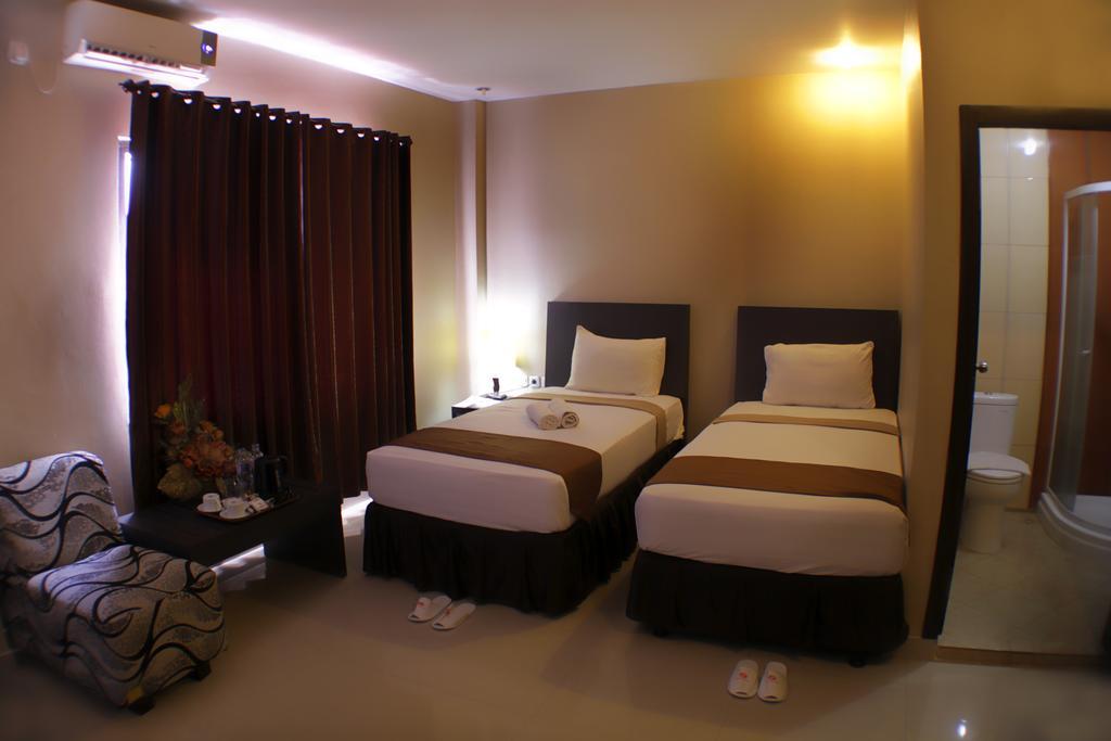 Grand Duta Hotel Palu Exterior photo