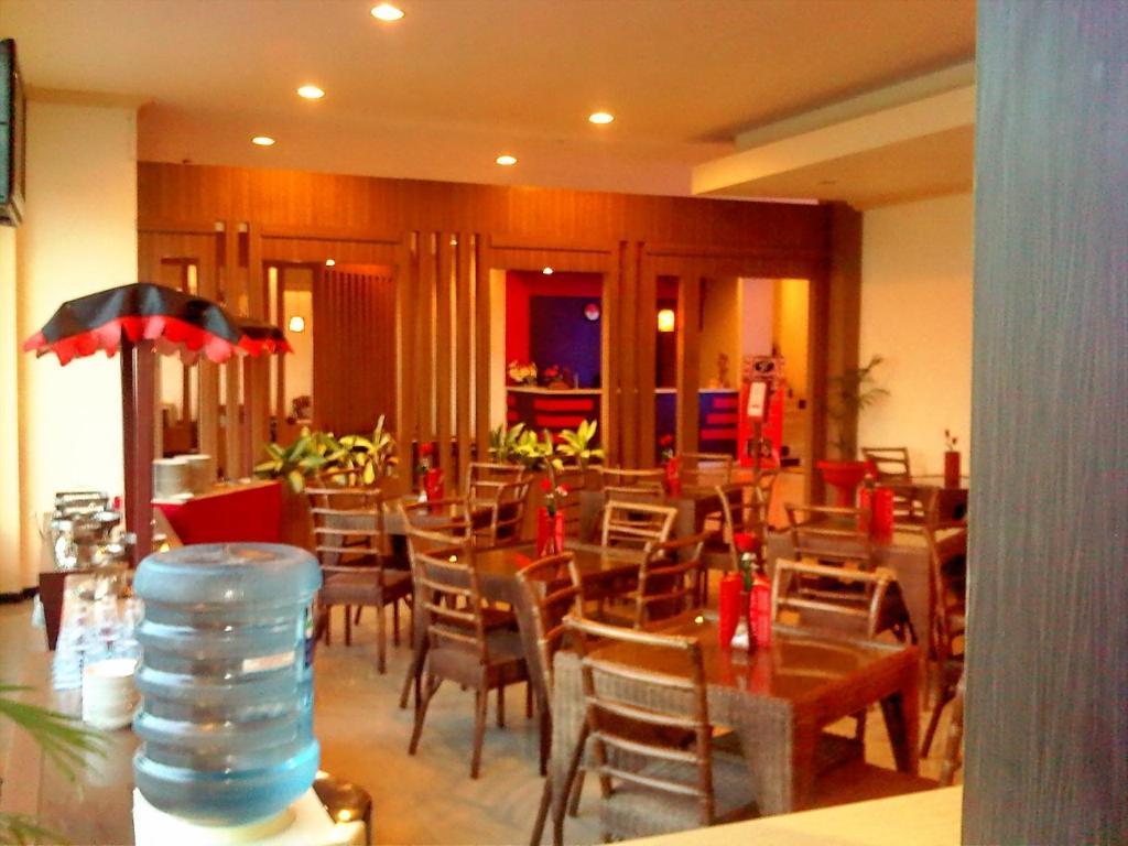 Grand Duta Hotel Palu Exterior photo